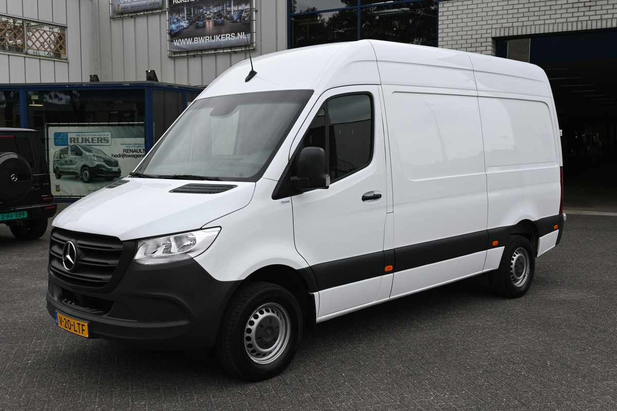 Mercedes-Benz Sprinter 315 CDI L2H2 3500 kg Trekhaak, MBUX navigatie en camera, Standkachel Mercedes-Benz Sprinter 315 CDI L2H2 3500 kg Trekhaak, MBUX navigatie en camera, Standkachel