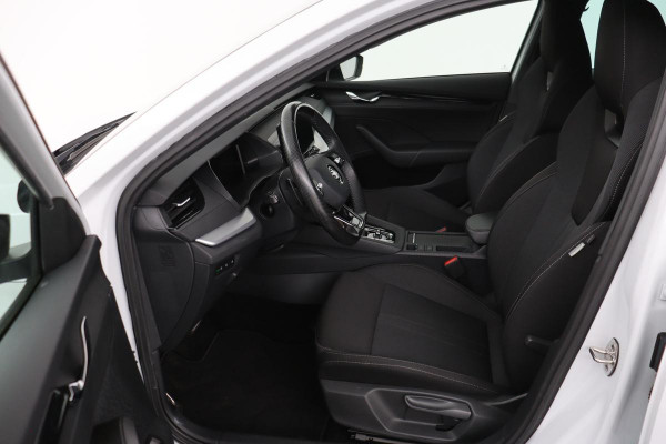 Škoda Octavia 1.0 e-TSI Sport | Carplay | Trekhaak | Sportstoelen | Full LED | Sfeerverlichting | Navigatie | Climate control | Parkeerhulp