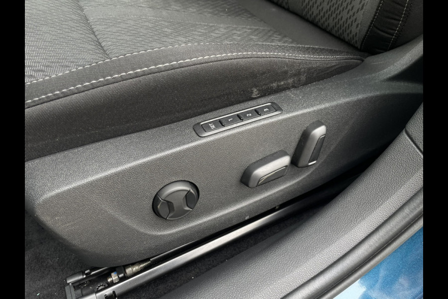 Škoda Octavia Combi 1.4 TSI iV PHEV Business Edition | Trekhaak | Head-Up | Carplay | LED | Sfeerverl. | Camera | Memory