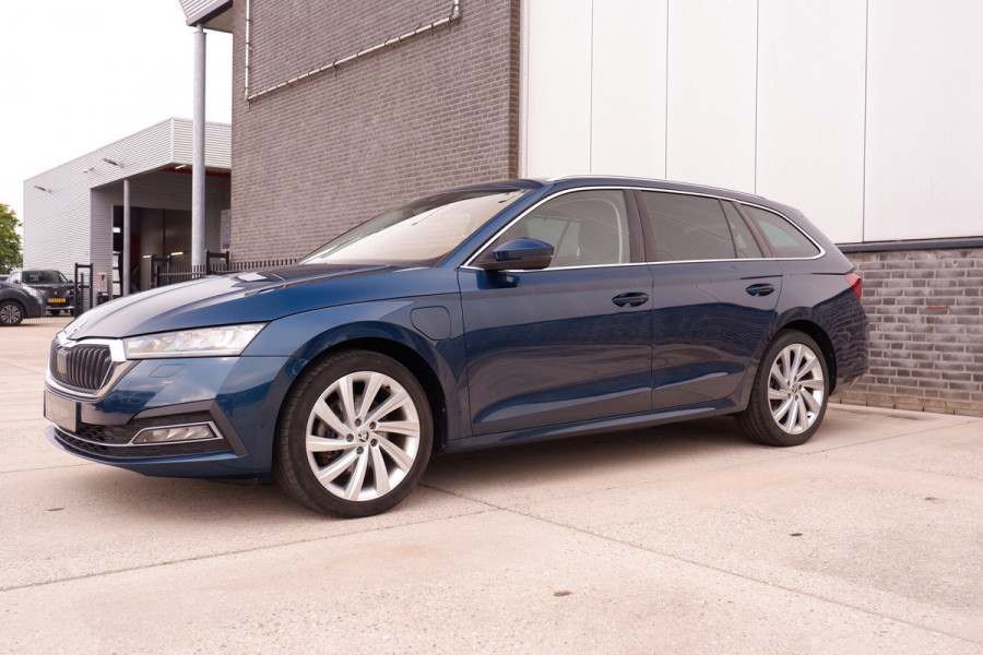 Škoda Octavia Combi 1.4 TSI iV PHEV Business Edition | Trekhaak | Head-Up | Carplay | LED | Sfeerverl. | Camera | Memory