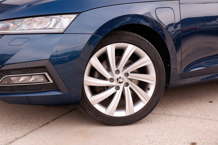 Škoda Octavia Combi 1.4 TSI iV PHEV Business Edition | Trekhaak | Head-Up | Carplay | LED | Sfeerverl. | Camera | Memory