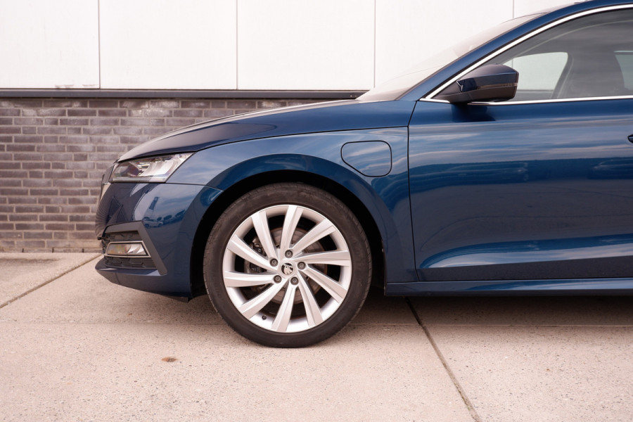 Škoda Octavia Combi 1.4 TSI iV PHEV Business Edition | Trekhaak | Head-Up | Carplay | LED | Sfeerverl. | Camera | Memory