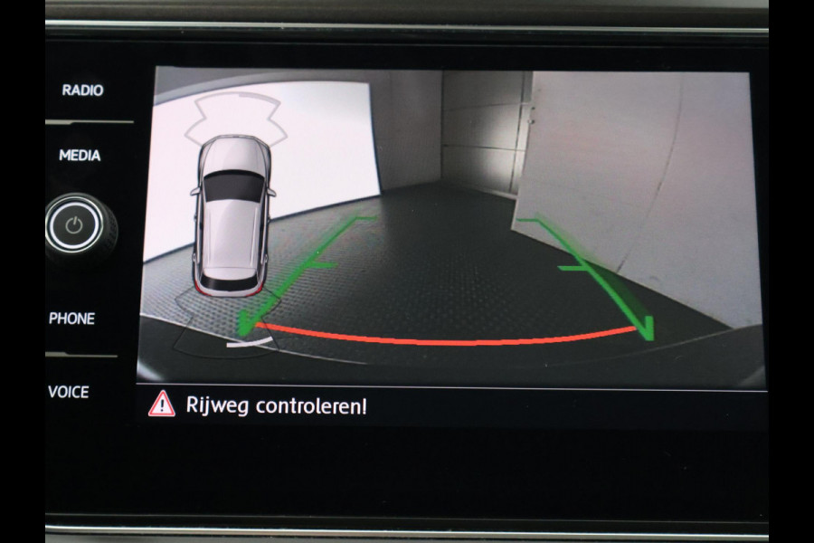 Volkswagen T-Roc 1.5 TSI Style | Apple Carplay & AndroidAUTO | Cruise Control | Camera | Parkeersensoren |