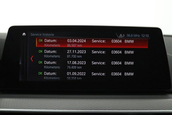 BMW 5 Serie 520i High Executive (PANORAMADAK, H&K, CAMERA, TREKHAAK, STOEL/STUUR VERWARMING, ELEKTR STOELEN, HEAD-UP, NL-AUTO)
