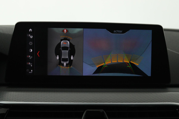 BMW 5 Serie 520i High Executive (PANORAMADAK, H&K, CAMERA, TREKHAAK, STOEL/STUUR VERWARMING, ELEKTR STOELEN, HEAD-UP, NL-AUTO)