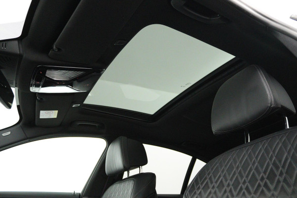 BMW 5 Serie 520i High Executive (PANORAMADAK, H&K, CAMERA, TREKHAAK, STOEL/STUUR VERWARMING, ELEKTR STOELEN, HEAD-UP, NL-AUTO)
