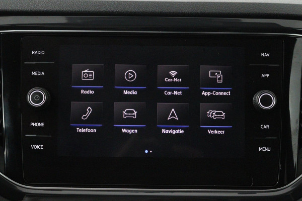 Volkswagen T-Roc 1.5 TSI Sport (TREKHAAK, DIGITALE COCKPIT, STOELVERWARMING, AUTOMAAT, ACHTERUITRIJCAMERA, SFEERVERLICHTING)