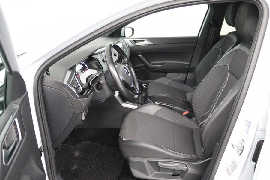 Volkswagen Polo 1.0 TSI Highline (PARKEERSENSOREN, NAVIGATIE, CRUISE ADAPTIEF, CARPLAY, NL-AUTO)