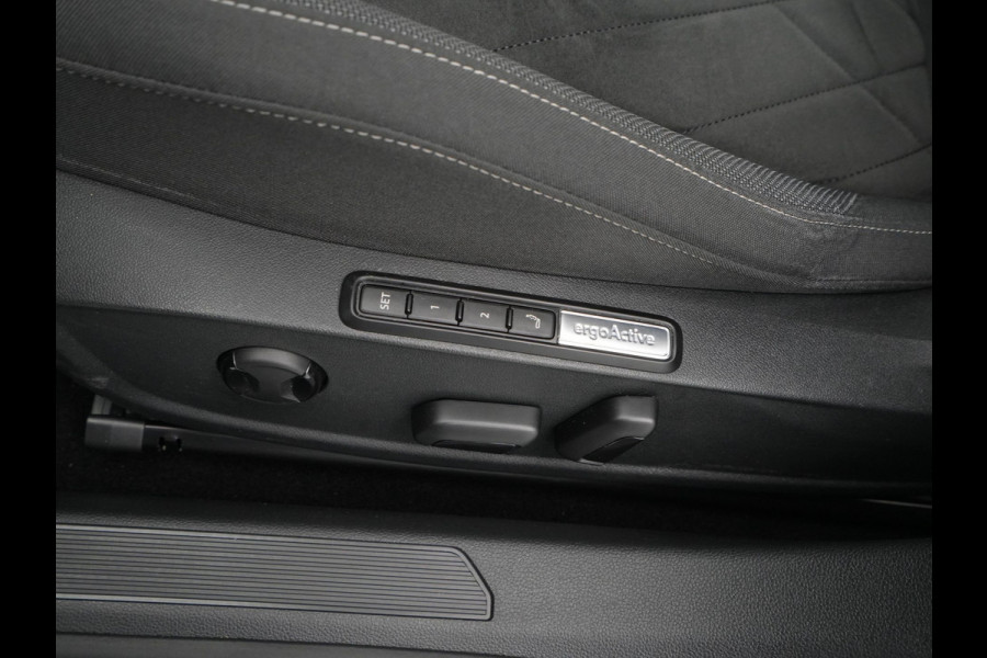 Volkswagen Golf 1.4 eHybrid 204pk Style Navigatie Pdc Massage Acc 54