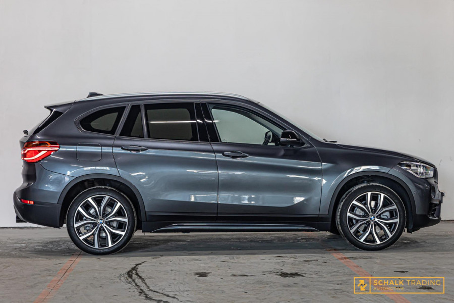 BMW X1 SDrive20i Executive|Cam|Pano|E-stoel|Acc|H&K|Stoelver