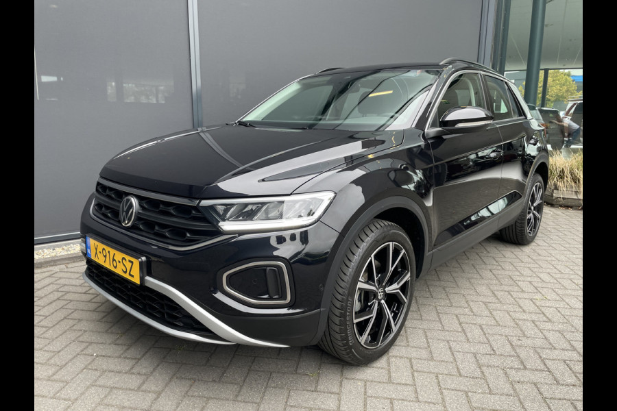 Volkswagen T-Roc 1.0 TSI Life Business Airco - cruise control -  parkeersensoren voor en achter - Navigatie -  Dakrails - Lederen stuurwiel