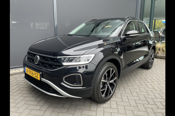 Volkswagen T-Roc 1.0 TSI Life Business Airco - cruise control -  parkeersensoren voor en achter - Navigatie -  Dakrails - Lederen stuurwiel
