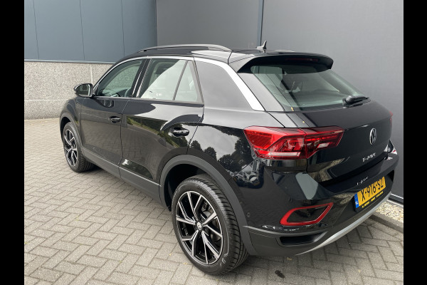 Volkswagen T-Roc 1.0 TSI Life Business Airco - cruise control -  parkeersensoren voor en achter - Navigatie -  Dakrails - Lederen stuurwiel