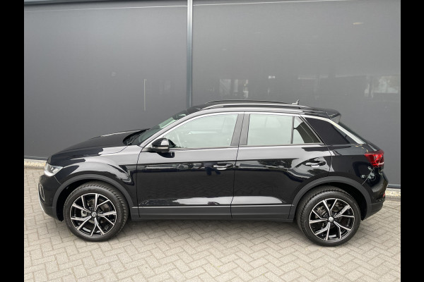 Volkswagen T-Roc 1.0 TSI Life Business Airco - cruise control -  parkeersensoren voor en achter - Navigatie -  Dakrails - Lederen stuurwiel