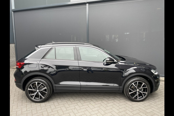 Volkswagen T-Roc 1.0 TSI Life Business Airco - cruise control -  parkeersensoren voor en achter - Navigatie -  Dakrails - Lederen stuurwiel
