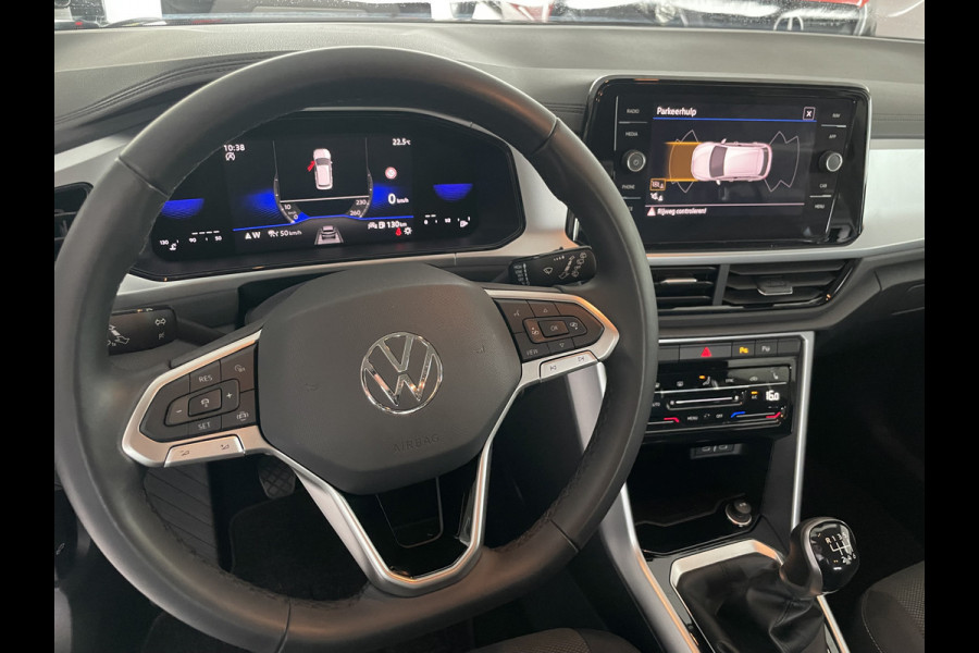 Volkswagen T-Roc 1.0 TSI Life Business Airco - cruise control -  parkeersensoren voor en achter - Navigatie -  Dakrails - Lederen stuurwiel