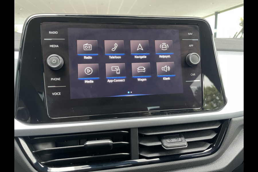 Volkswagen T-Roc 1.0 TSI Life Business Airco - cruise control -  parkeersensoren voor en achter - Navigatie -  Dakrails - Lederen stuurwiel
