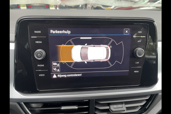Volkswagen T-Roc 1.0 TSI Life Business Airco - cruise control -  parkeersensoren voor en achter - Navigatie -  Dakrails - Lederen stuurwiel
