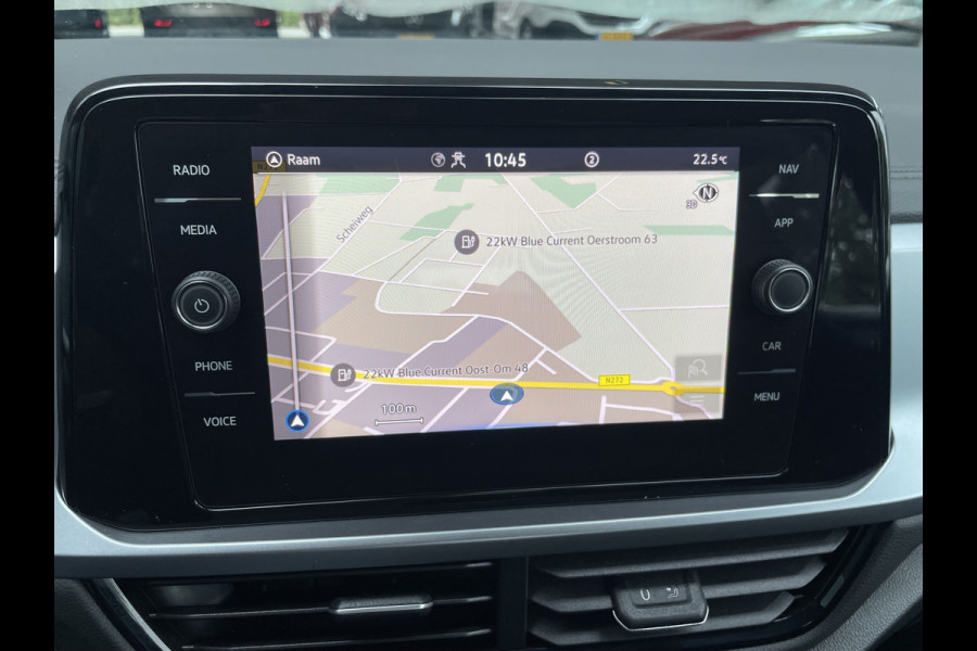 Volkswagen T-Roc 1.0 TSI Life Business Airco - cruise control -  parkeersensoren voor en achter - Navigatie -  Dakrails - Lederen stuurwiel