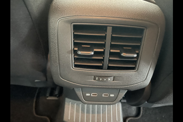 Volkswagen T-Roc 1.0 TSI Life Business Airco - cruise control -  parkeersensoren voor en achter - Navigatie -  Dakrails - Lederen stuurwiel