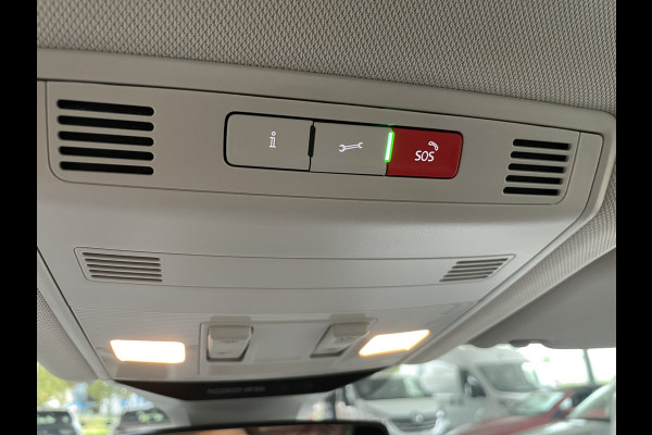 Volkswagen T-Roc 1.0 TSI Life Business Airco - cruise control -  parkeersensoren voor en achter - Navigatie -  Dakrails - Lederen stuurwiel