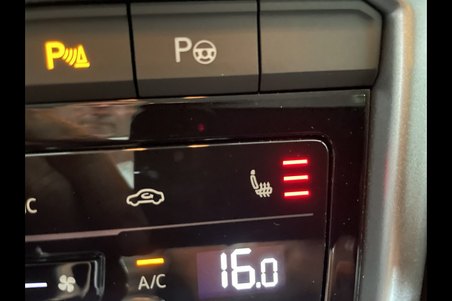 Volkswagen T-Roc 1.0 TSI Life Business Airco - cruise control -  parkeersensoren voor en achter - Navigatie -  Dakrails - Lederen stuurwiel