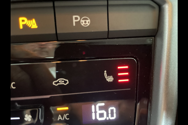 Volkswagen T-Roc 1.0 TSI Life Business Airco - cruise control -  parkeersensoren voor en achter - Navigatie -  Dakrails - Lederen stuurwiel