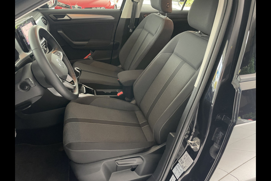 Volkswagen T-Roc 1.0 TSI Life Business Airco - cruise control -  parkeersensoren voor en achter - Navigatie -  Dakrails - Lederen stuurwiel
