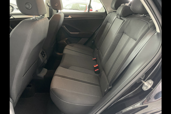 Volkswagen T-Roc 1.0 TSI Life Business Airco - cruise control -  parkeersensoren voor en achter - Navigatie -  Dakrails - Lederen stuurwiel