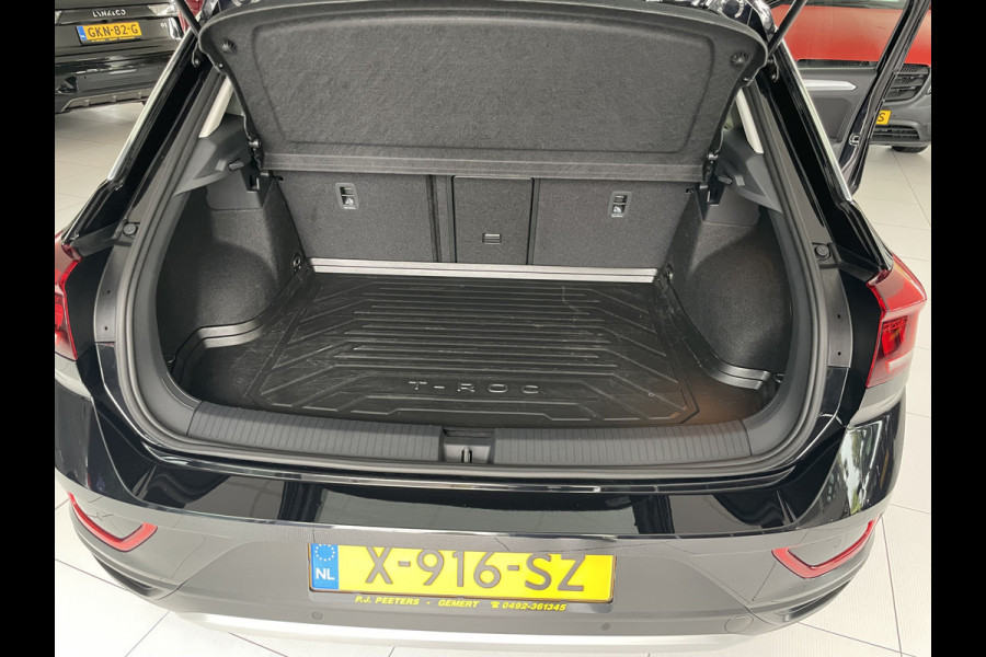 Volkswagen T-Roc 1.0 TSI Life Business Airco - cruise control -  parkeersensoren voor en achter - Navigatie -  Dakrails - Lederen stuurwiel