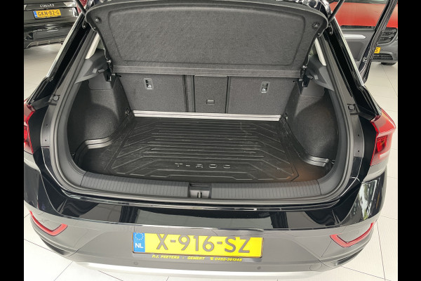Volkswagen T-Roc 1.0 TSI Life Business Airco - cruise control -  parkeersensoren voor en achter - Navigatie -  Dakrails - Lederen stuurwiel