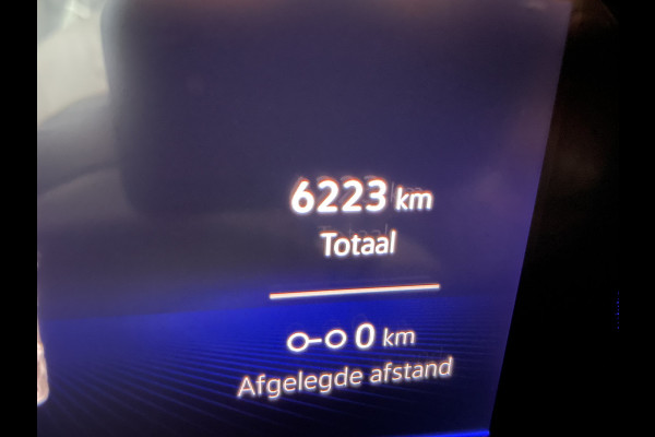 Volkswagen T-Roc 1.0 TSI Life Business Airco - cruise control -  parkeersensoren voor en achter - Navigatie -  Dakrails - Lederen stuurwiel