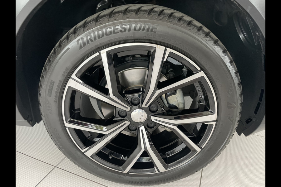 Volkswagen T-Roc 1.0 TSI Life Business Airco - cruise control -  parkeersensoren voor en achter - Navigatie -  Dakrails - Lederen stuurwiel