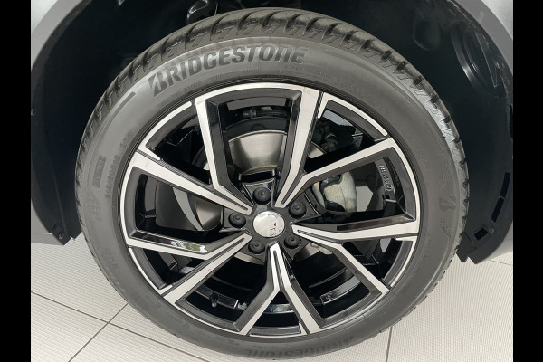 Volkswagen T-Roc 1.0 TSI Life Business Airco - cruise control -  parkeersensoren voor en achter - Navigatie -  Dakrails - Lederen stuurwiel