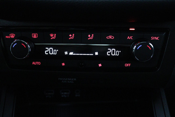 Seat Ibiza 1.0 TSI FR Business Intense (PANORAMADAK, DIGITALE COCKPIT, LED, NAVI, CAMERA, CARPLAY, 1e EIGENAAR, GOED ONDERHOUDEN)