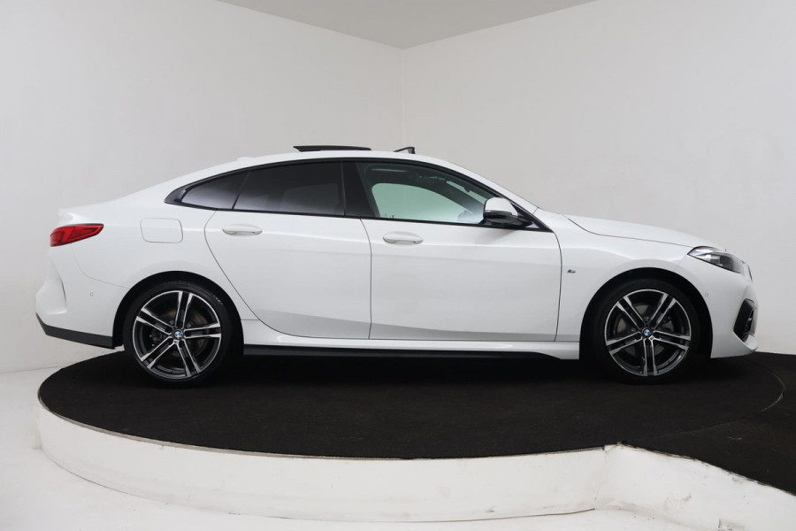 BMW 2 Serie Gran Coupé 218i Business Edition (PANORAMADAK, PARKEERSENSOREN, CAMERA, CRUISE CONTROL, NAVIGATIE, DEALER ONDERHOUDEN)