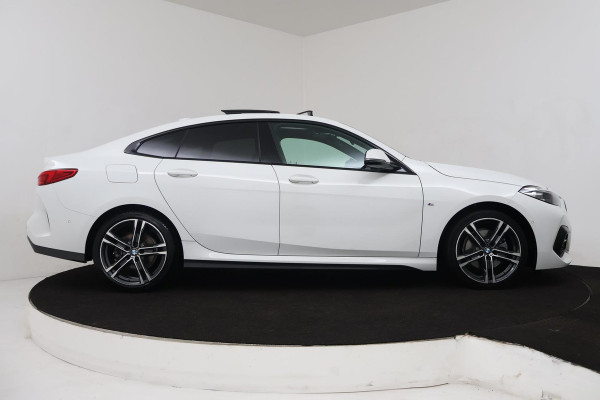 BMW 2 Serie Gran Coupé 218i Business Edition (PANORAMADAK, PARKEERSENSOREN, CAMERA, CRUISE CONTROL, NAVIGATIE, DEALER ONDERHOUDEN)