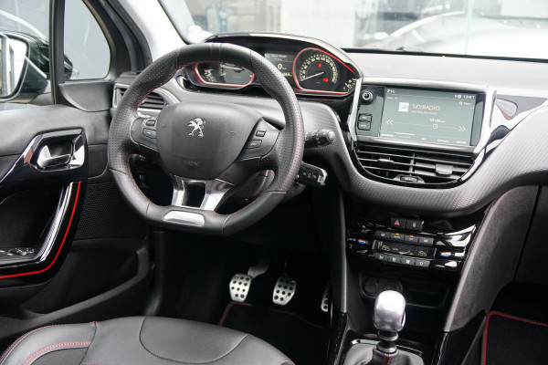 Peugeot 2008 1.2 PureTech GT-Line + TREKHAAK / APPLE CARPLAY / PANO / SENSOREN