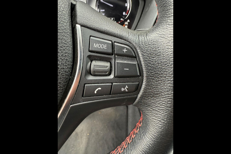 BMW 1-serie 116d SPORT - Automaat - apple carplay