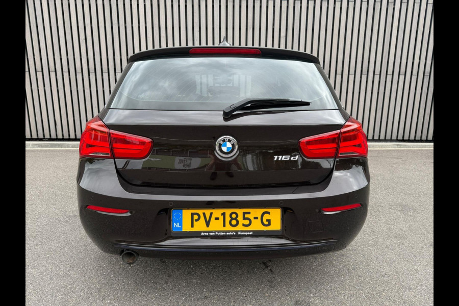 BMW 1-serie 116d SPORT - Automaat - apple carplay