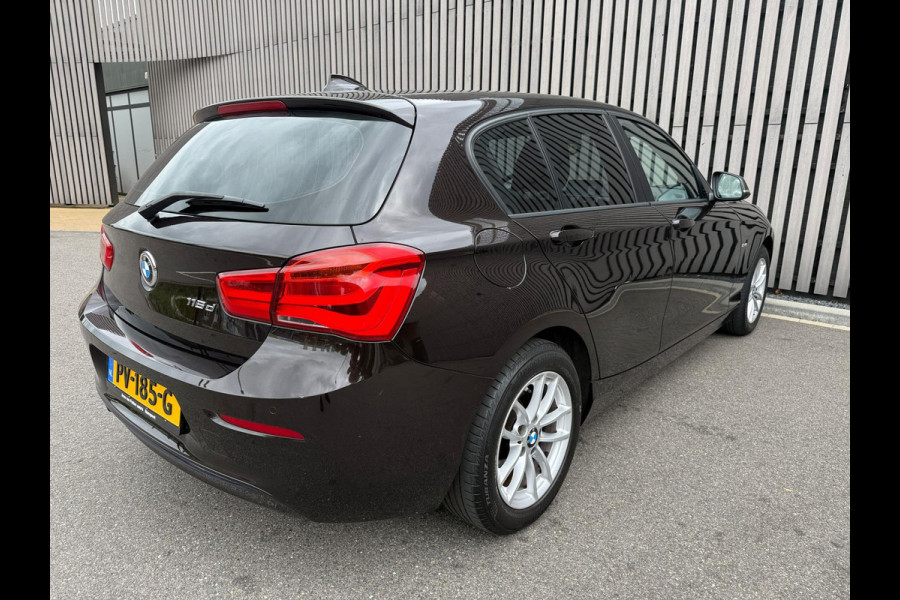 BMW 1-serie 116d SPORT - Automaat - apple carplay