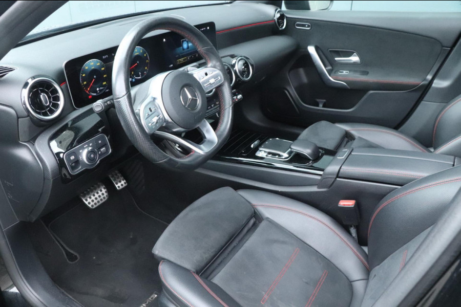 Mercedes-Benz A-Klasse A200 - Night Pakket - AMG - PANO - VOL!