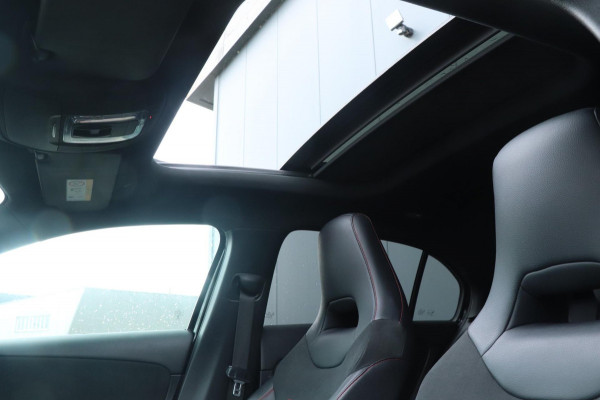 Mercedes-Benz A-Klasse A200 - Night Pakket - AMG - PANO - VOL!