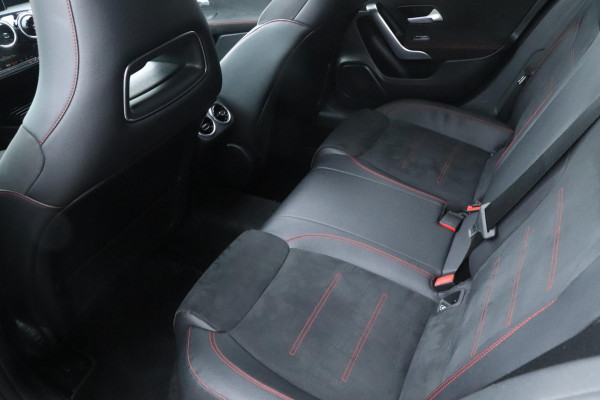 Mercedes-Benz A-Klasse A200 - Night Pakket - AMG - PANO - VOL!