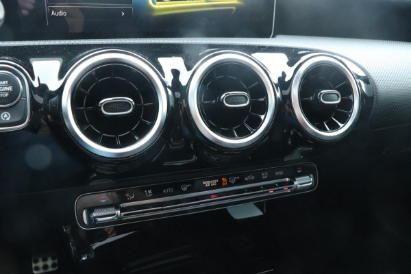 Mercedes-Benz A-Klasse A200 - Night Pakket - AMG - PANO - VOL!