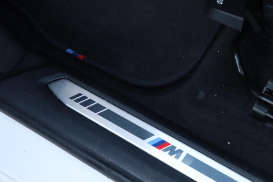 BMW 1-serie 118i High Executive | M-Pakket - Pano - VOL!