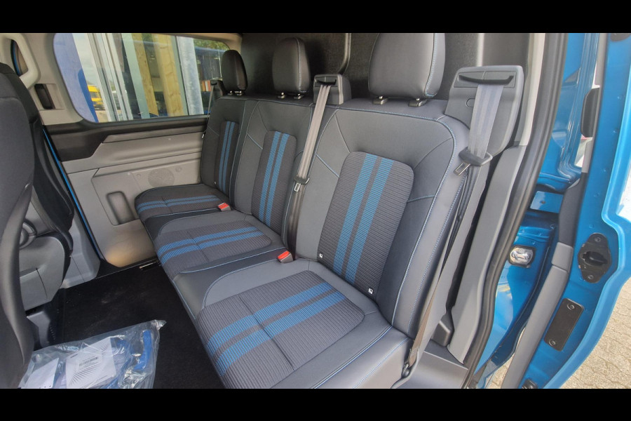 Ford Transit Custom 320 2.5 PHEV L2H1 Sport DC 233pk | 0,99% Renteactie! | Dubbele Cabine | Dubbele zijschuifdeur | Inklapbare trekhaak | 19 inch lichtmetalen Sport velgen (mat zwart) | Verwarmbaar stuurwiel | Navigatie systeem