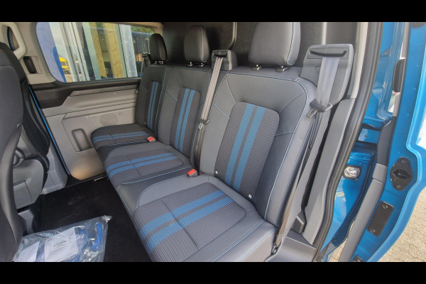 Ford Transit Custom 320 2.5 PHEV L2H1 Sport DC 233pk | 0,99% Renteactie! | Dubbele Cabine | Dubbele zijschuifdeur | Inklapbare trekhaak | 19 inch lichtmetalen Sport velgen (mat zwart) | Verwarmbaar stuurwiel | Navigatie systeem