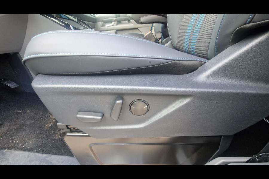 Ford Transit Custom 320 2.5 PHEV L2H1 Sport DC 233pk | 0,99% Renteactie! | Dubbele Cabine | Dubbele zijschuifdeur | Inklapbare trekhaak | 19 inch lichtmetalen Sport velgen (mat zwart) | Verwarmbaar stuurwiel | Navigatie systeem