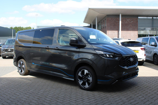 Ford Transit Custom 320 2.5 PHEV L2H1 Sport DC 233pk | | Dubbele Cabine | Dubbele zijschuifdeur | Inklapbare trekhaak | 19 inch lichtmetalen Sport velgen (mat zwart) | Verwarmbaar stuurwiel | Navigatie systeem